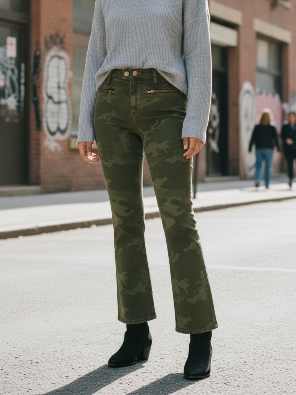 Sanctuary Connector Kick Crop Camo Jeans Size 25 l